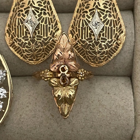 10K solid gold black hills tri color grape leaves navette cocktail pinky ring - Picture 7 of 10